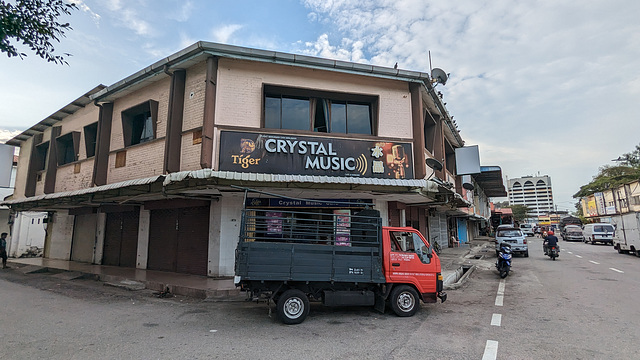 Crystal Music cafe & karaoke