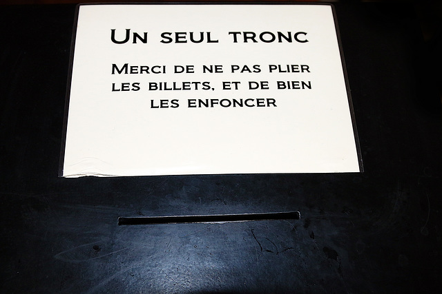 J'ai l'envie d'y glisser un chèque en bois , normal , dans un tronc !