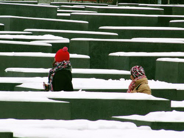 Berretto Rosso al Memoriale dell'Olocausto-Berlino