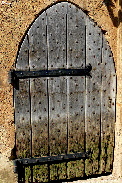 Vieille porte de Sémur en Auxois