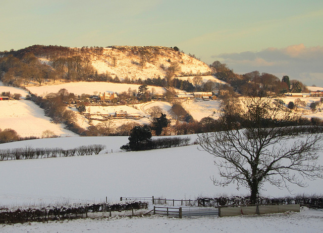 Snow and Sun on Scalby Nabs