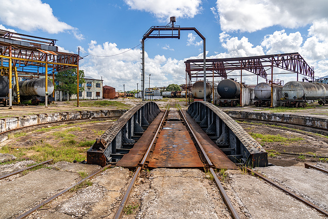 abandoned roundhouse - turntable