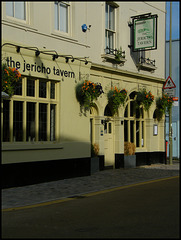 Jericho Tavern gone yellow again