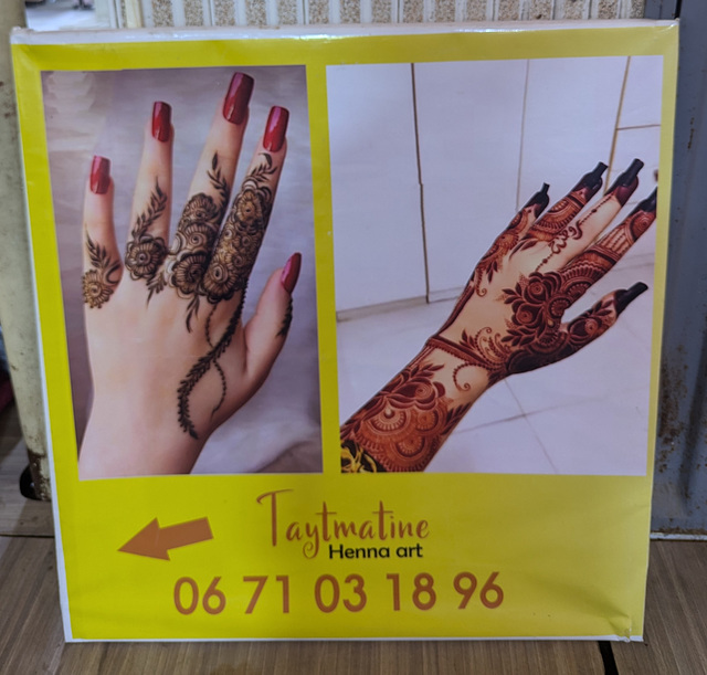 Mains tatouées au henné / Hands henna art