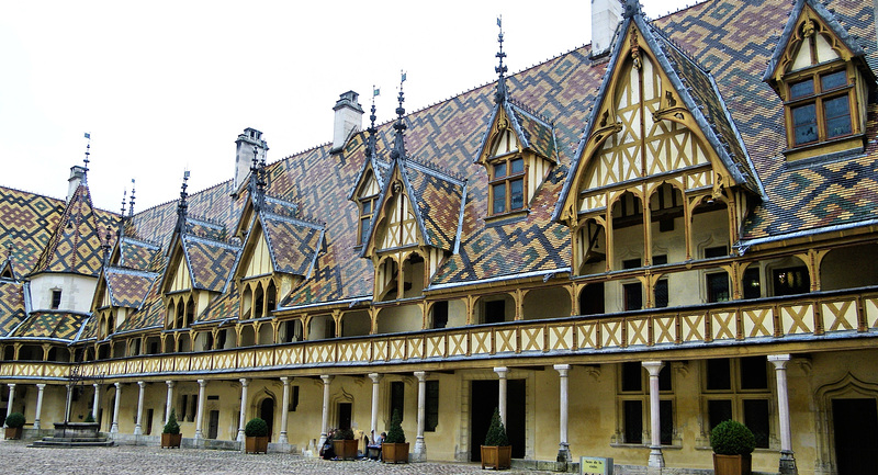 Beaune (21) 18 novembre 2010. Les Hospices (15e siècle).