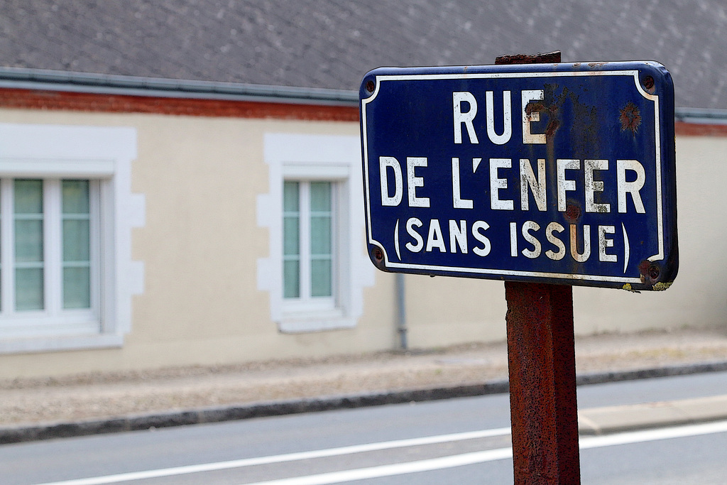 L'enfer est pavé de bonnes intentions pour toutes les femmes qui ont tiré le diable par la queue .