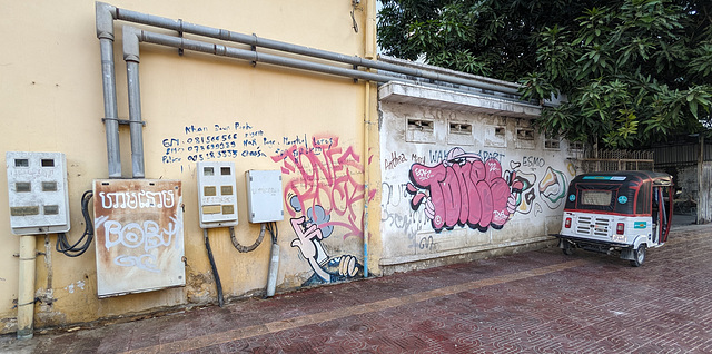 Tuk-tuk et graffitis