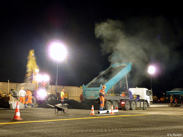 Pistensanierung Piste 16/34 Flughafen Zürich-Kloten (© Buelipix)