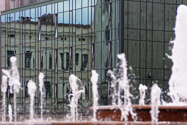 vor dem Kongresszentrum (© Buelipix)