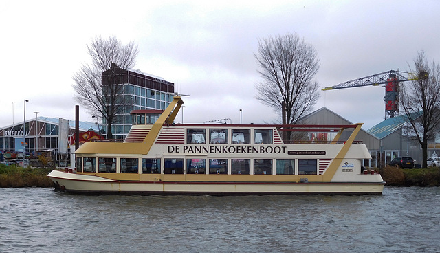 Amsterdam harbor de Pannenkoekenboot (#1250)