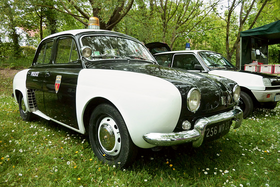 La Dauphine à la police