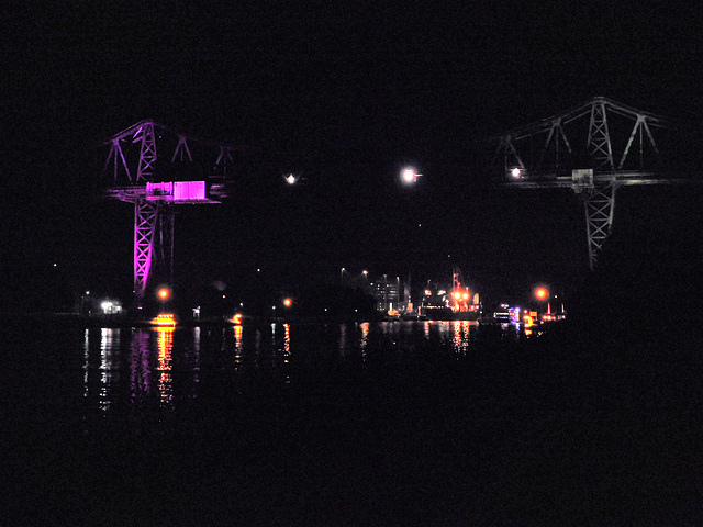 Nord-Ostsee-Kanal und Rendsburger Hochbrücke bei Nacht