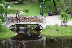 die Liebesbrücke im Stadtpark von Riga (© Buelipix)