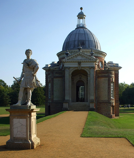 Wrest Park: Pavilion and William III statue 2011-10-03