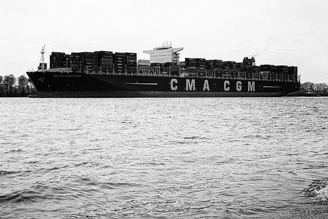 containerschiff-1200900-co-29-04-15sw