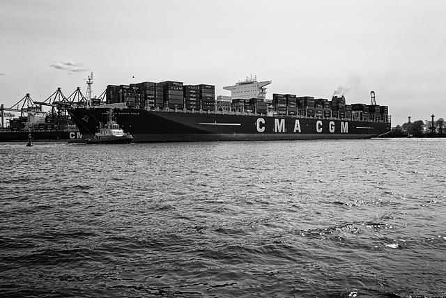 containerschiff-1200901-co-29-04-15sw