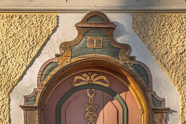 Haustüre / door of Schlossgaststätte Maxlrain