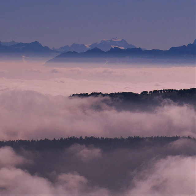 Au delà des montagnes embrumées...