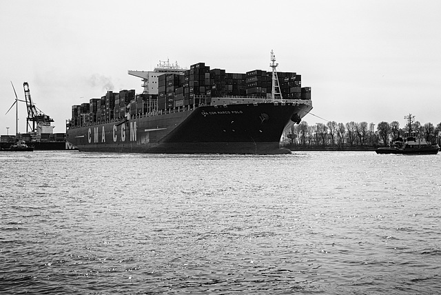 containerschiff-1200904-co-29-04-15sw