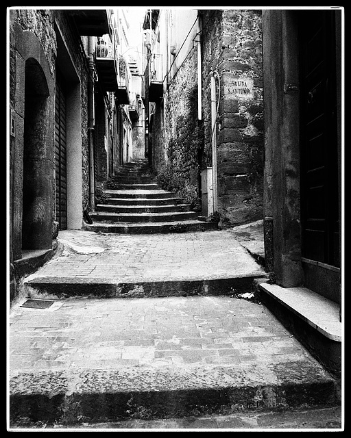 Sicilian alleyway