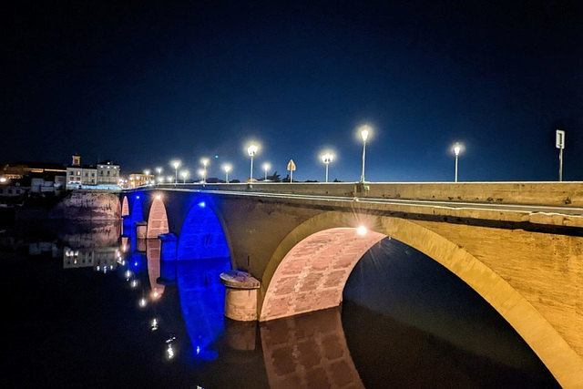 Le vieux pont de Bergerac sur la Dordogne actuellement