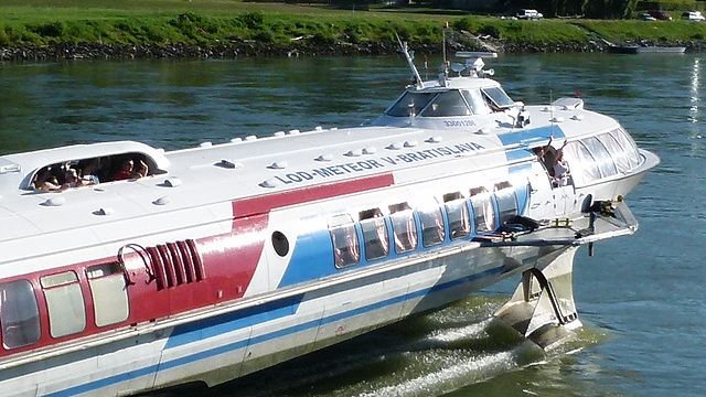 Tragflächenboot auf der Donau