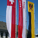 Schweiz, Kanton Wallis, und Brig hängen stolz im Wind