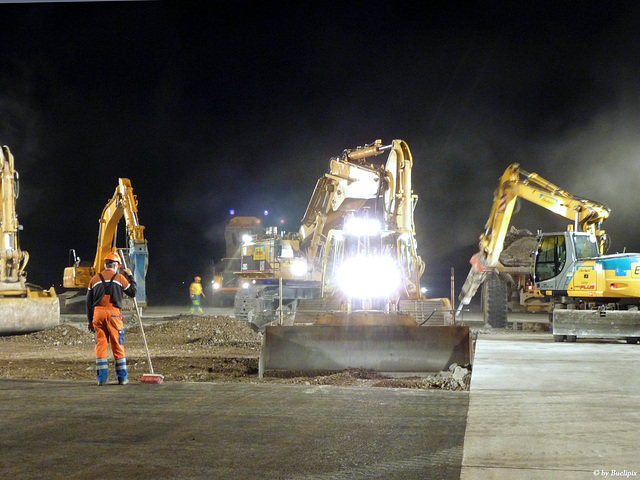 Pistensanierung Piste 16/34 Flughafen Zürich-Kloten (© Buelipix)