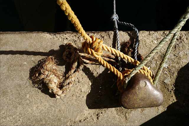 Dubai, The Dhows, ropes.