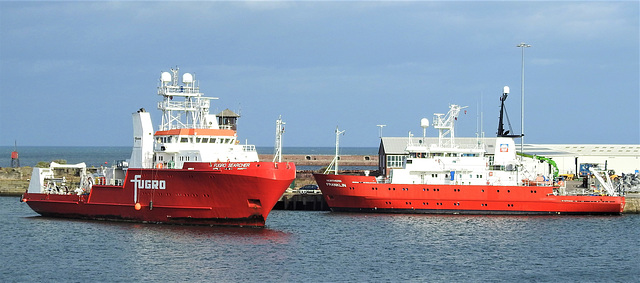 Fugro Searcher (IMO: 9504011)