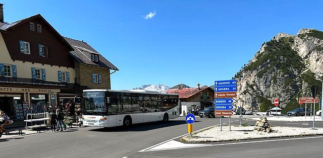 Dolomitibus 440 (FR 875 MV) at Passo Falzarego - 20 Aug 2023 (JLS14) (Photo courtesy of Jane Slater) Dolomitibus 440 (FR 875 MV) at Passo Falzarego - 20 Aug 2023 (JLS14) (Photo courtesy of Jane Slater)