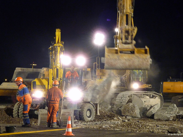 Pistensanierung Piste 16/34 Flughafen Zürich-Kloten (© Buelipix)