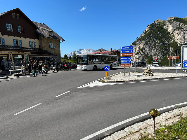 Dolomitibus 440 (FR 875 MV) at Passo Falzarego - 20 Aug 2023 (JLS15) (Photo courtesy of Jane Slater) Dolomitibus 440 (FR 875 MV) at Passo Falzarego - 20 Aug 2023 (JLS15) (Photo courtesy of Jane Slater)