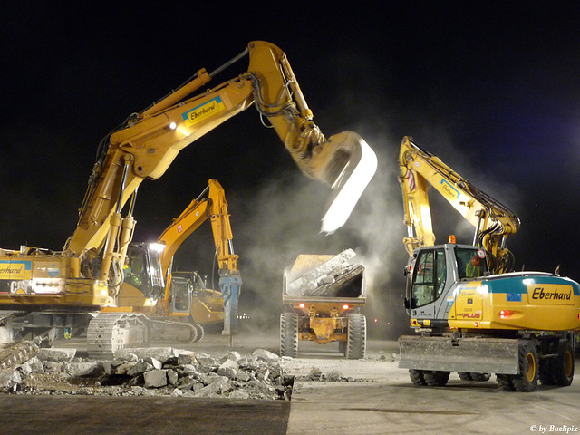 Pistensanierung Piste 16/34 Flughafen Zürich-Kloten (© Buelipix)