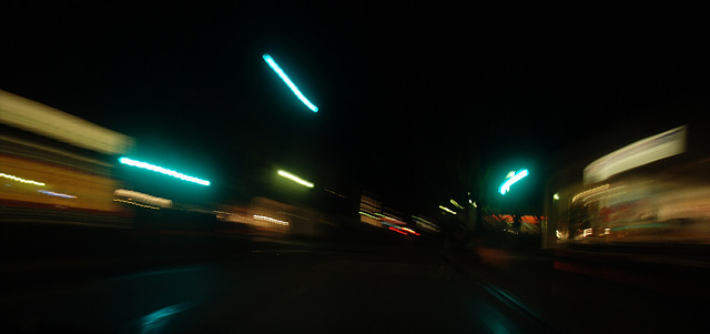 Nachts, mit dem Auto unterwegs