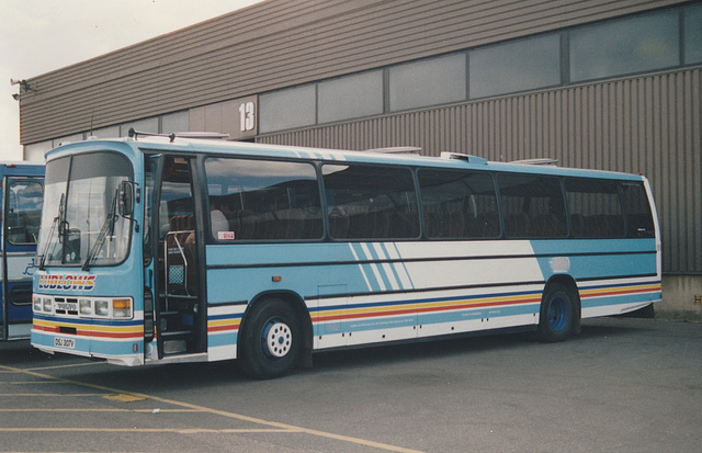 Ludlow’s Coaches DSJ 307V at RAF Mildenhall – 28 May 1984 (224-29)