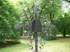 Schmiedeisernes Grabkreuz