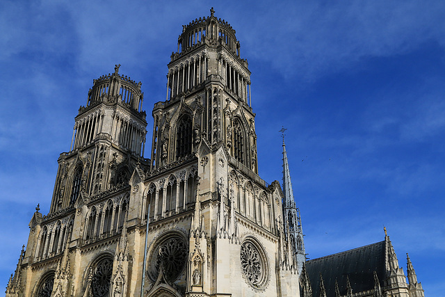 Cathédrale d'Orléans avec ses deux tours de 88 mètres