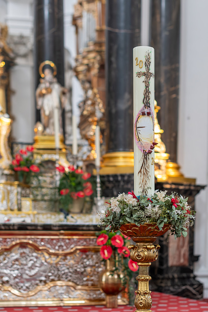 Dom zu Fulda, Kerze auf dem Altar