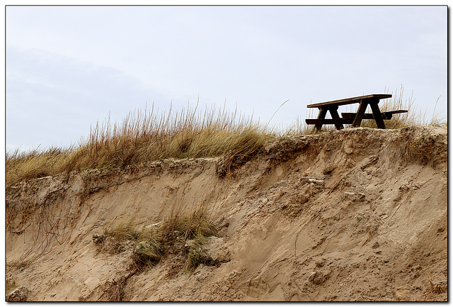 Cliffhanger-Bench