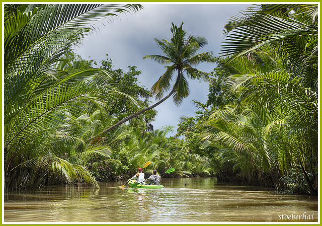 Canoe trip round Paradise Island