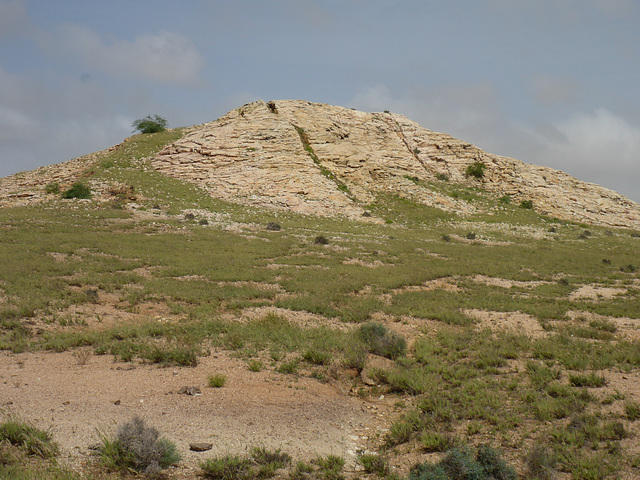 Jüngere Eruptionsspalten (Dykes) in älterer Lava