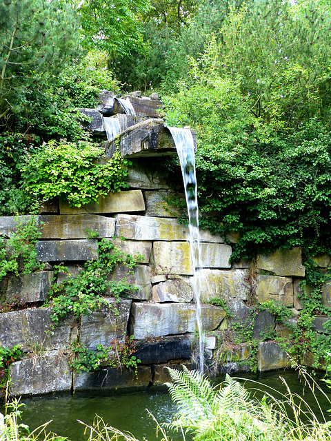 DE - Bad Münstereifel - Brunnen im Kurpark