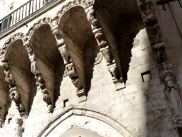 Brindisi - Loggia del palazzo Balsamo