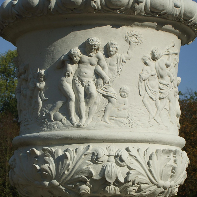 Wrest Park: Urn NE of Bowling Green House: 2011-10-03