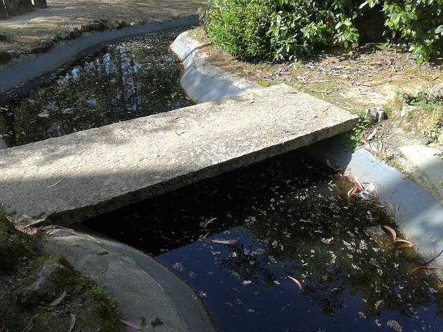 ...ora ponha aqui / ora ponha aqui / o seu pézinho...