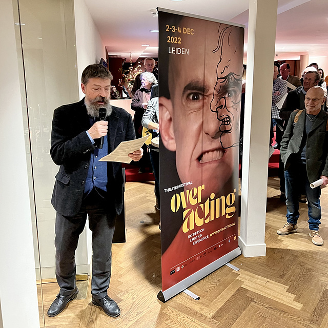 Theatre Festival OverActing 2022 – Dr. Jed Wentz introducing the theatre evening