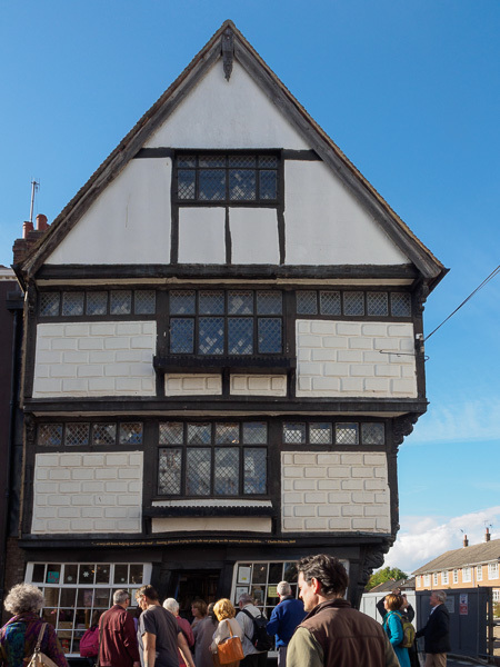 Crooked house