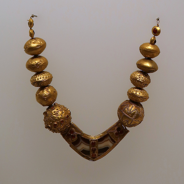 Inlaid gold necklace