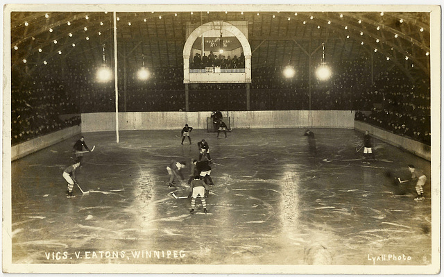 WP1920 WPG - VICS. V. EATONS, WINNIPEG (HOCKEY)